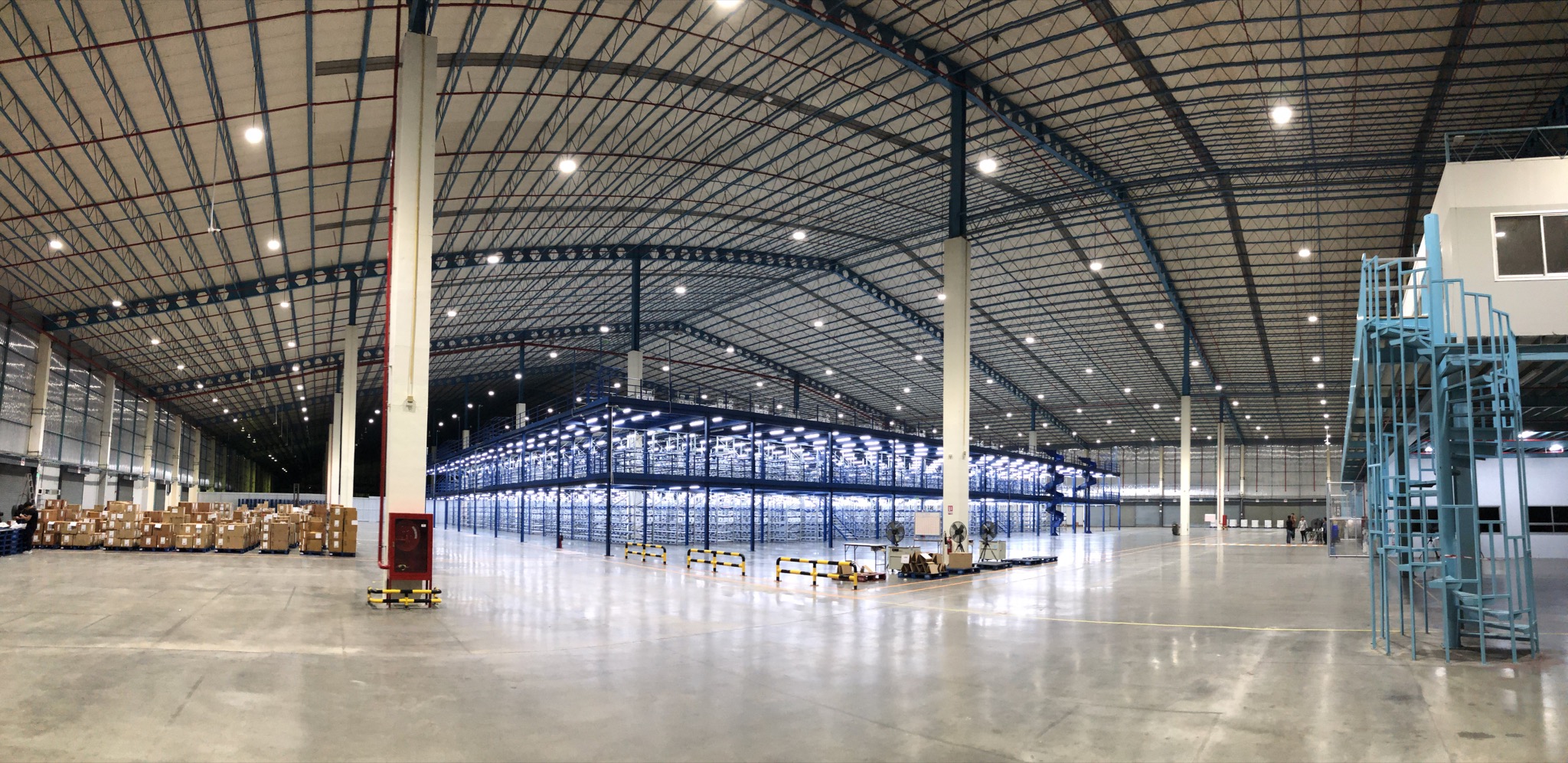 LED-Highbay-Warehouse3